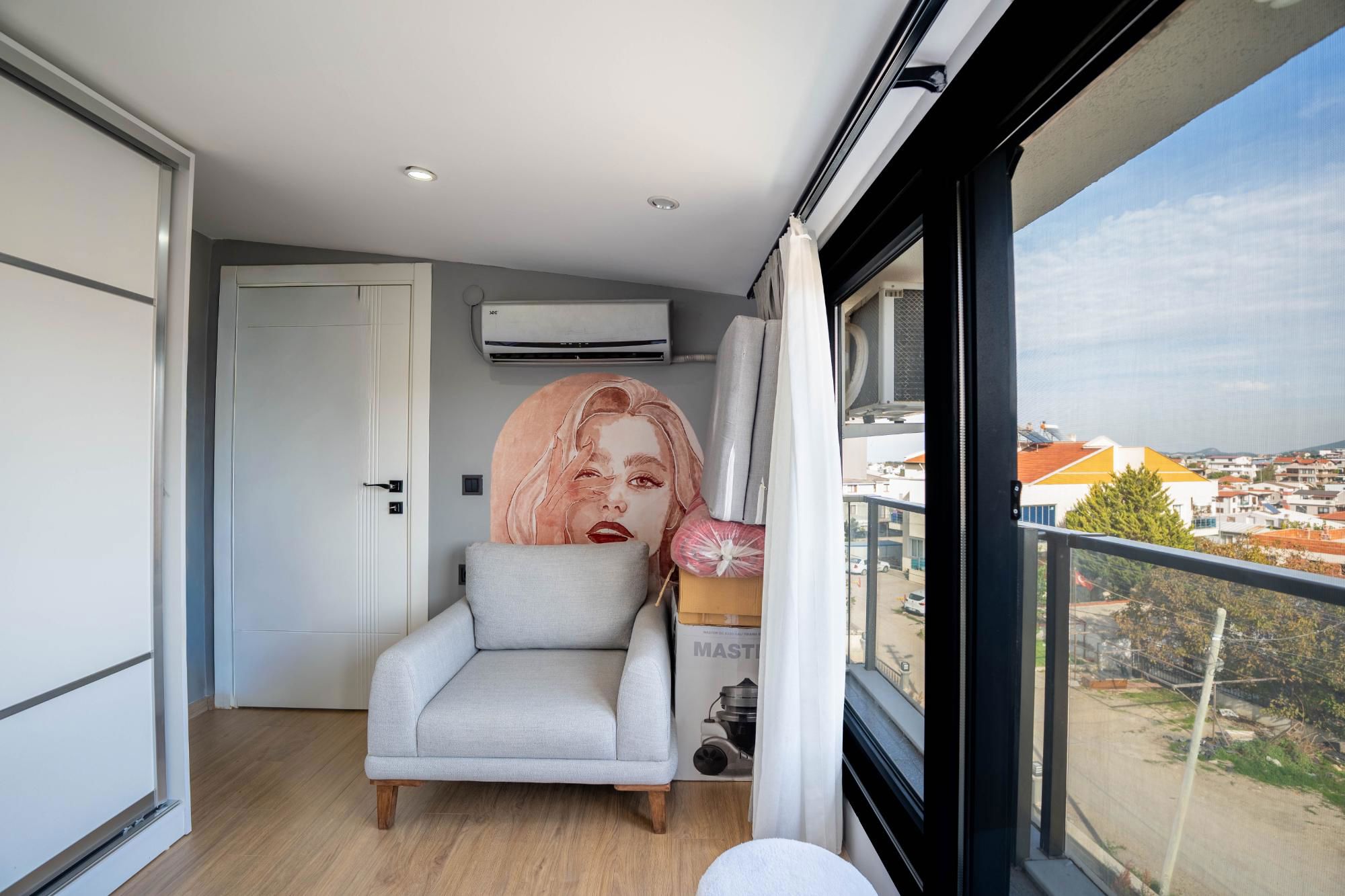 URLA YAKA MAH.'DE-ÖZEL İÇ MİMARİLİ - 3+1 DAİRE