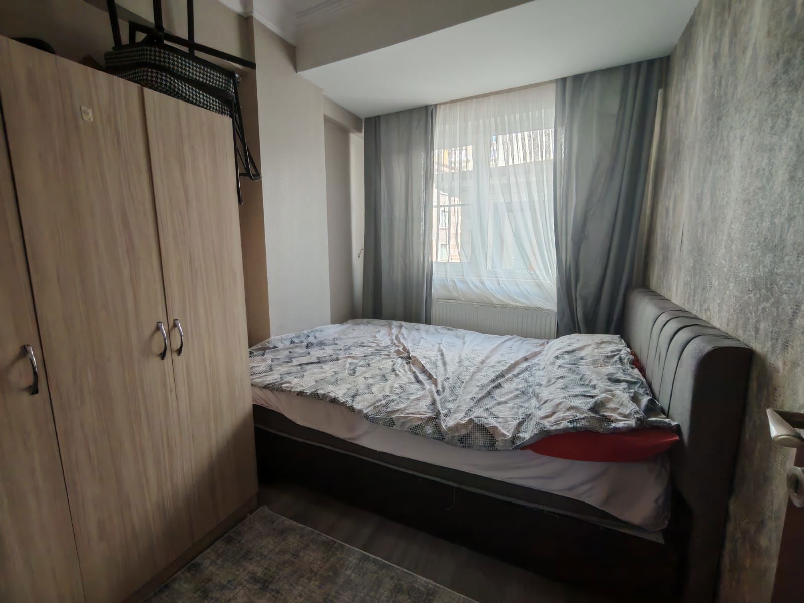 REMAX MODEL DEN ISTIKLAL MAHALLESINDE KIRALIK 1+1 APART