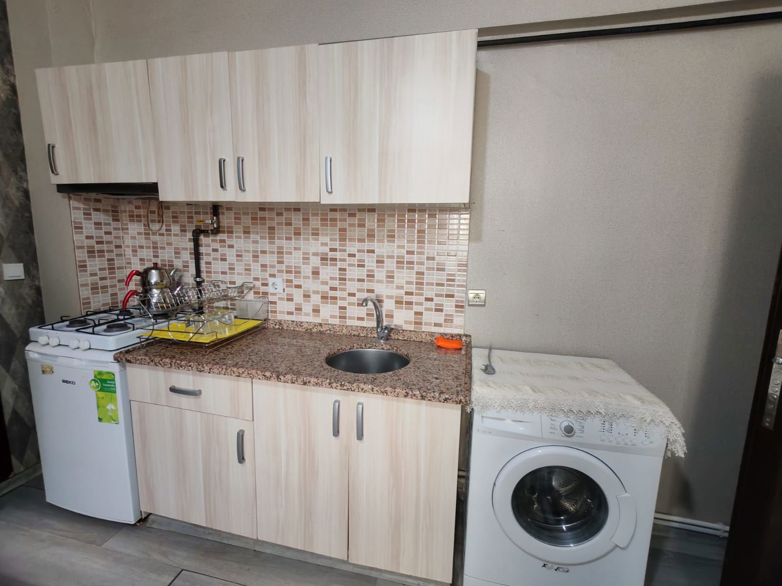 REMAX MODEL DEN ISTIKLAL MAHALLESINDE KIRALIK 1+1 APART