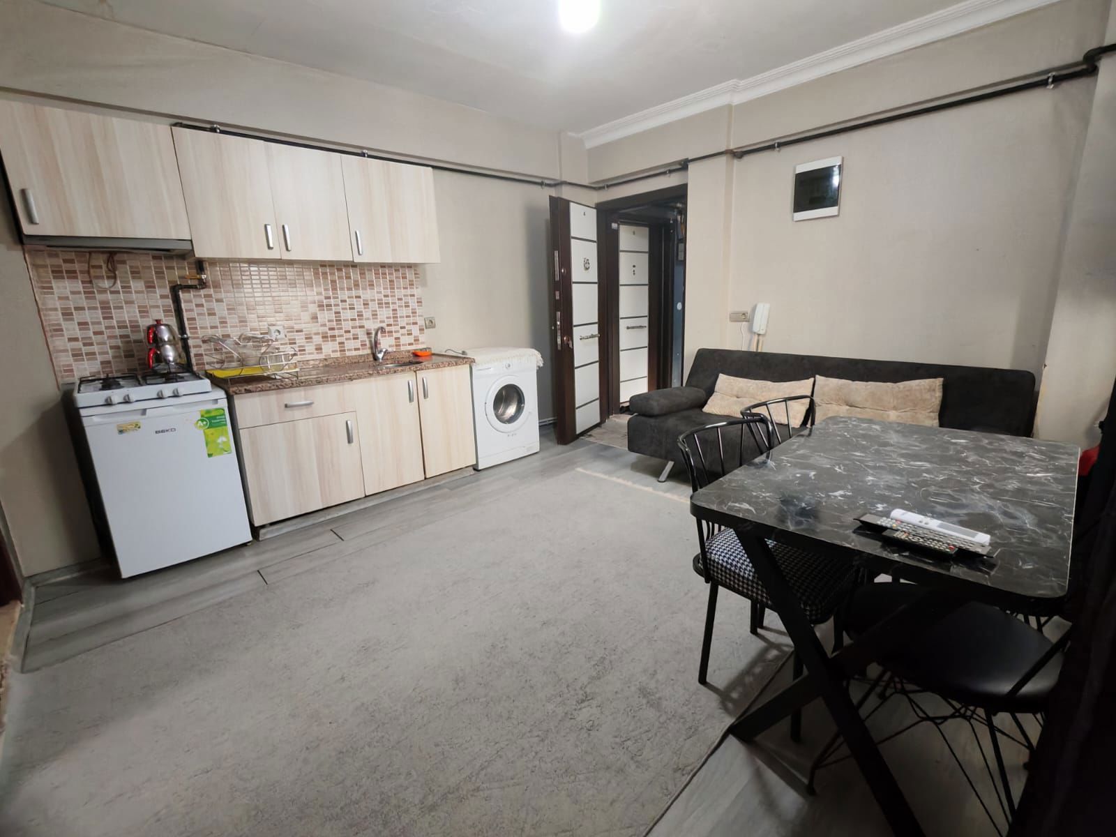 REMAX MODEL DEN ISTIKLAL MAHALLESINDE KIRALIK 1+1 APART