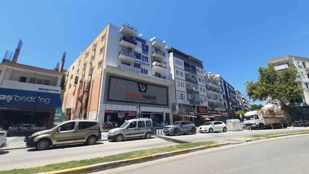 KUŞADASI MERKEZDE KİRALIK OFİS
