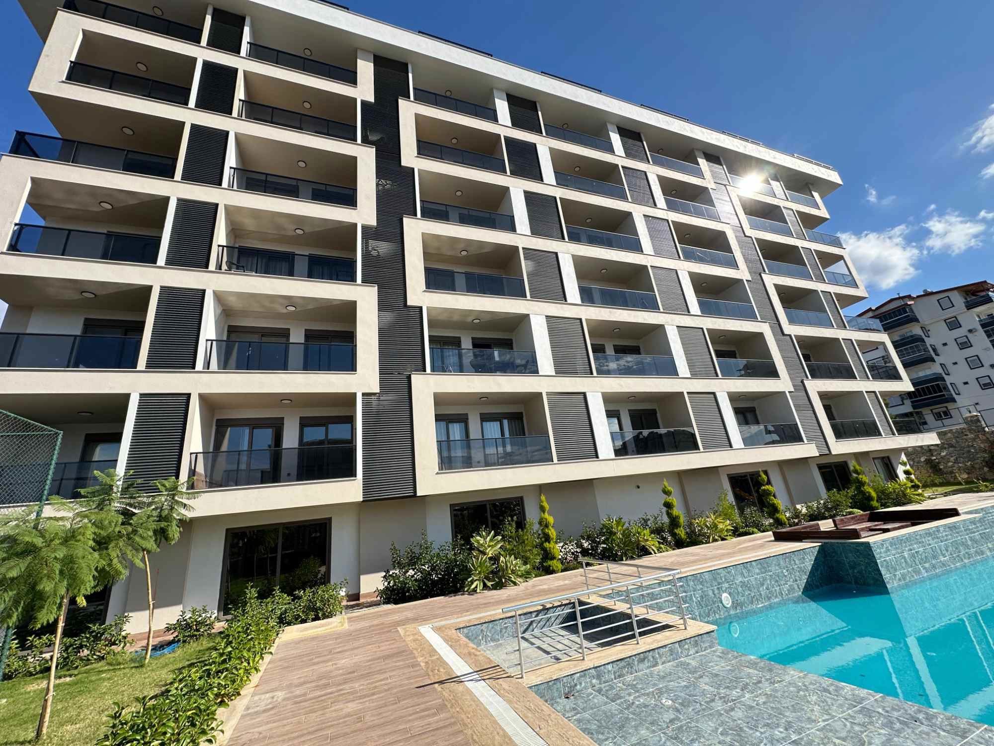 FULL AKTIVITELI SITEDE FULL EŞYALI 1+1 