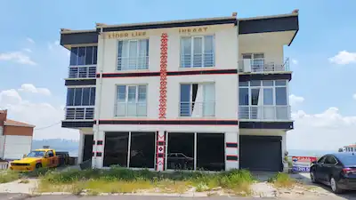 AKACIK CADDEDE 200 M² KURUMSALA UYGUN TEK DÜKKAN