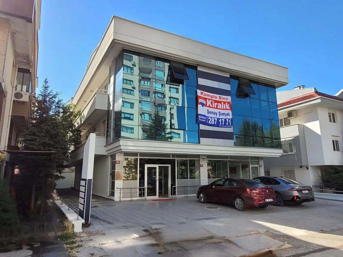 ÇETIN EMEÇ BULVARINA ÇOK YAKIN 5 KATLI YAPILI-BAKIMLI KOMPLE BINA..