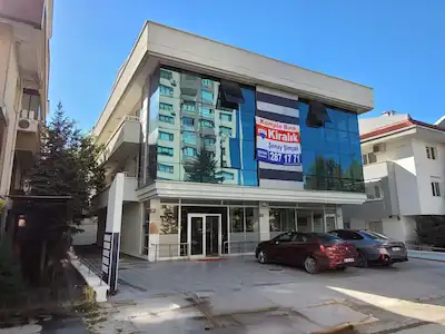 ÇETIN EMEÇ BULVARINA ÇOK YAKIN 5 KATLI YAPILI-BAKIMLI KOMPLE BINA..
