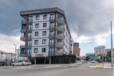 SULTANBEYLİ ADİL MAHALLESİ’NDE ANA CADDE ÜZERİNDE | 4. KAT | ASANSÖRLÜ | LÜKS 3+1 SATILIK DAİRE