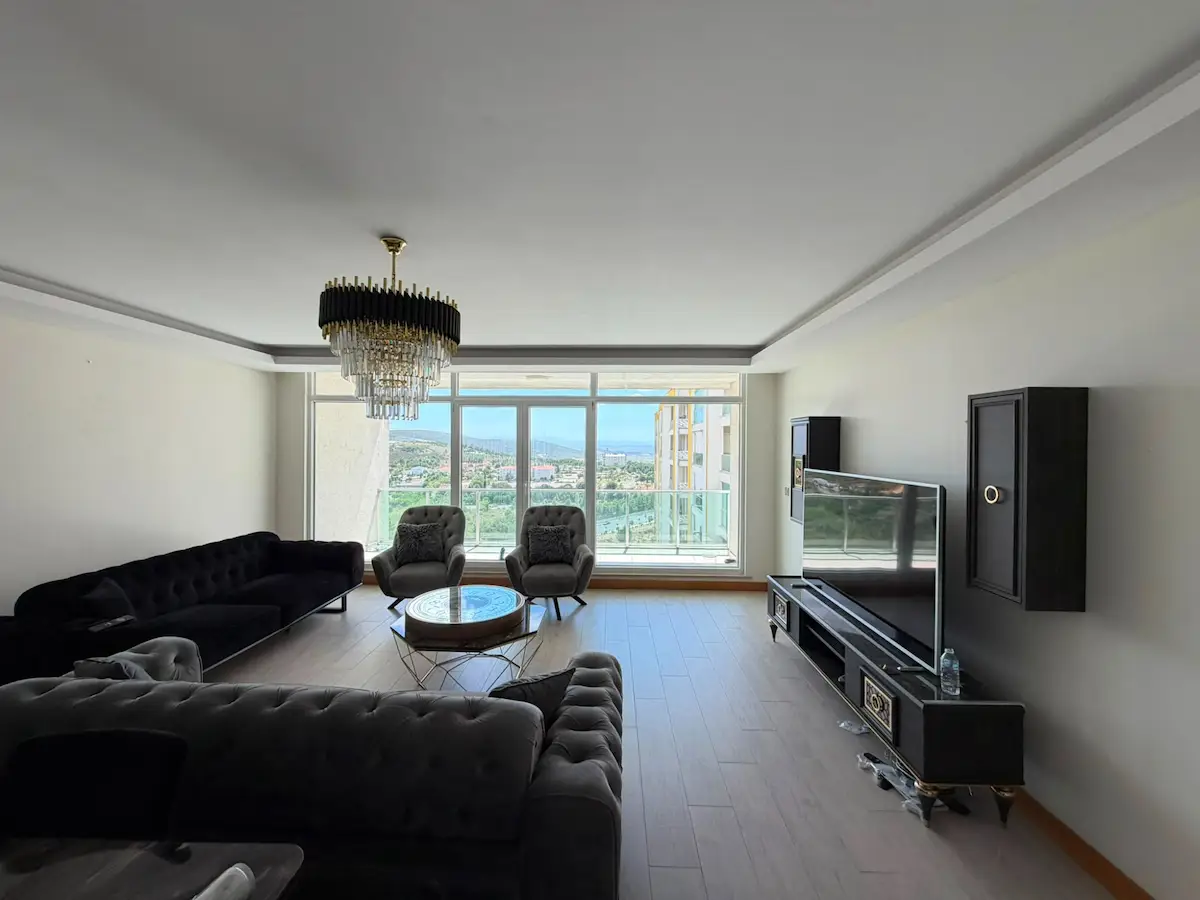 YEŞİL İSTANBUL EVLERİ'NDE 5. KAT SATILIK 200 M2 DAİRE