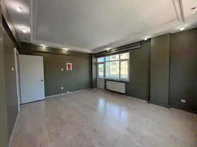 İSTİNYE'DE KİRALIK DAİRE- SAHİLE YAKIN, MERKEZİ KONUM