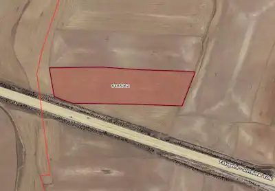 ESKİŞEHİR SİVRİHİSAR PAŞAKADIN’DA D200 KARAYOLUNA CEPHELİ MÜSTAKİL PARSEL TARLA