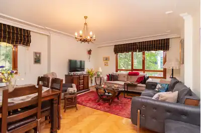 ÇIĞDEM MAHALLESI’NDE MERKEZI KONUMDA GENİŞ TERASLI SATILIK 3+1 DAİRE