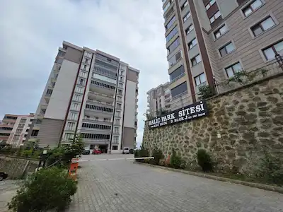 HALİÇPARK SİTESİN DE ARA KAT GENİŞ DAİRE (SATILIK)