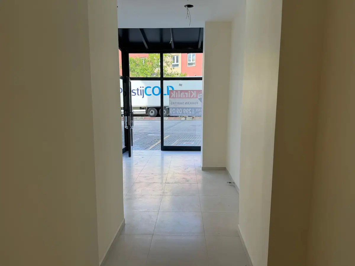KARTAL PETROL İŞ'TE KIRALIK 26 M² DÜKKAN, PARK CEPHELI