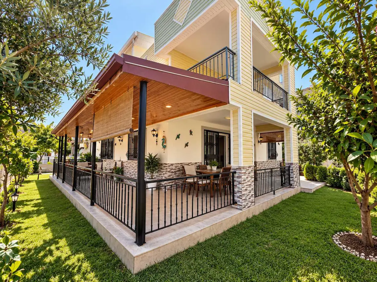 KUŞADASI GÜZELÇAMLI’DA SATILIK MÜSTAKİL 5+1 VİLLA