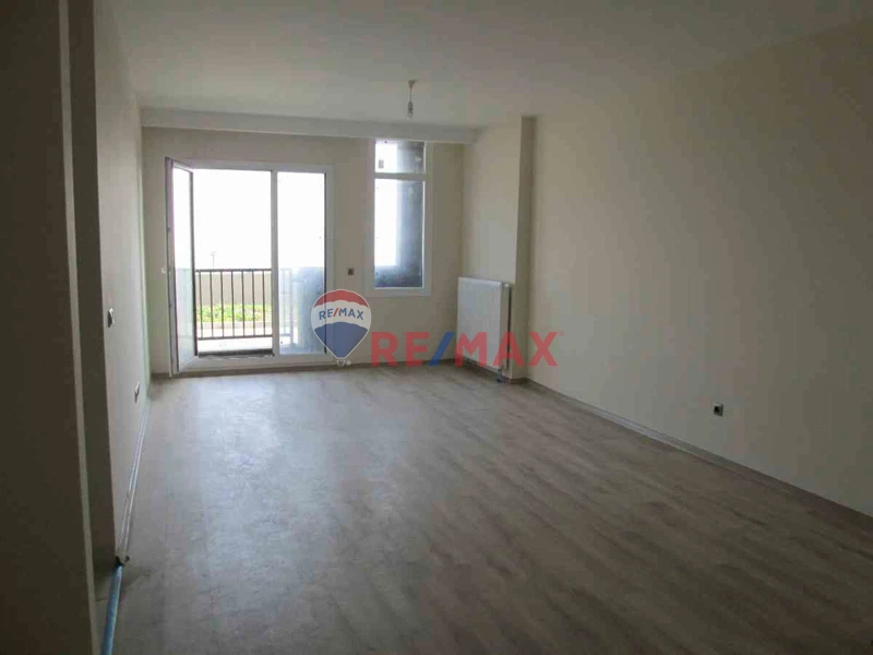 ESENYURT N LOGO SİTESİNDE EBEVEYN BANYOLU KİRALIK 2+1 DÜZ GİRİŞ DAİRE