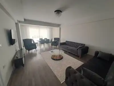 92 HELVACI’DA FULL EŞYALI, EBEVEYN BANYOLU 2+1 KİRALIK DAİRE