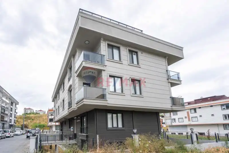 REMAX GELİŞİMDEN KAVAKLI MAH 3+2 TERASLI DUBLEKS DAİRE