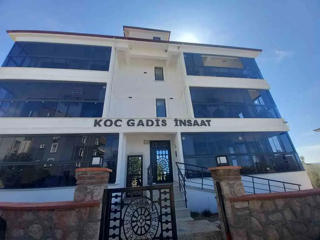 KARAAĞAÇ’TA DENİZ MANZARALI, LÜKS EŞYALI KİRALIK DAİRE