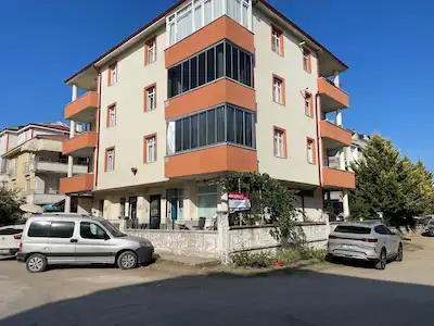 REMAX MAVİ ZÜBEYDE ÖZDEMİR'DEN SAHİLE 300 METRE KİRALIK DÜKKAN