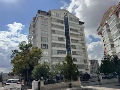 EGE MAHALLESİNDE GENİŞ BALKONLU FULL TAPULI ARA KAT SATILIK 3+1 DAİRE