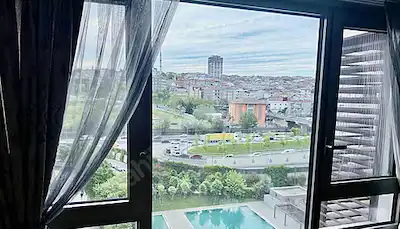 EMİNE GÖKTÜRK,DEN İNİSTANBUL,DA HAVUZ MANZARALI BÜYÜK 3+1