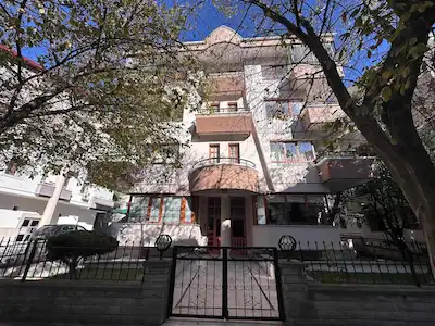 HİLAL MAHALLESİ’NDE 150 M² | 3+1 | KAPALI OTOPARKLI | ASANSÖRLÜ SATILIK DAİRE