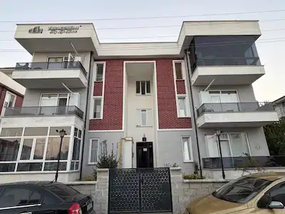 YATIRIMLIK MERKEZİ KONUMDA ARAKAT FIRSAT DAİRE