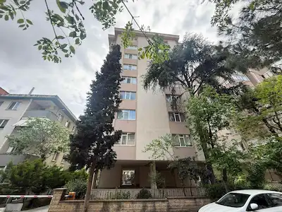 KOZYATAĞI 'NDA METRO VE MİNİBÜS CADDESİNE KOMŞU GENİŞ FERAH 120 METREKARE 3+1 KIRALIK