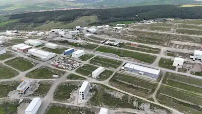ALTIEYLÜL ORTAMANDIRA'DA OTOYOLA YAKIN, LOJİSTİK AVANTAJLI 2 KATLI SIFIR TİCARİ BİNA