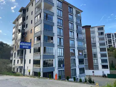 YALINCAK MAHALLESİNDE DENİZ MANZARALI 3+1 KİRALIK DAİRE