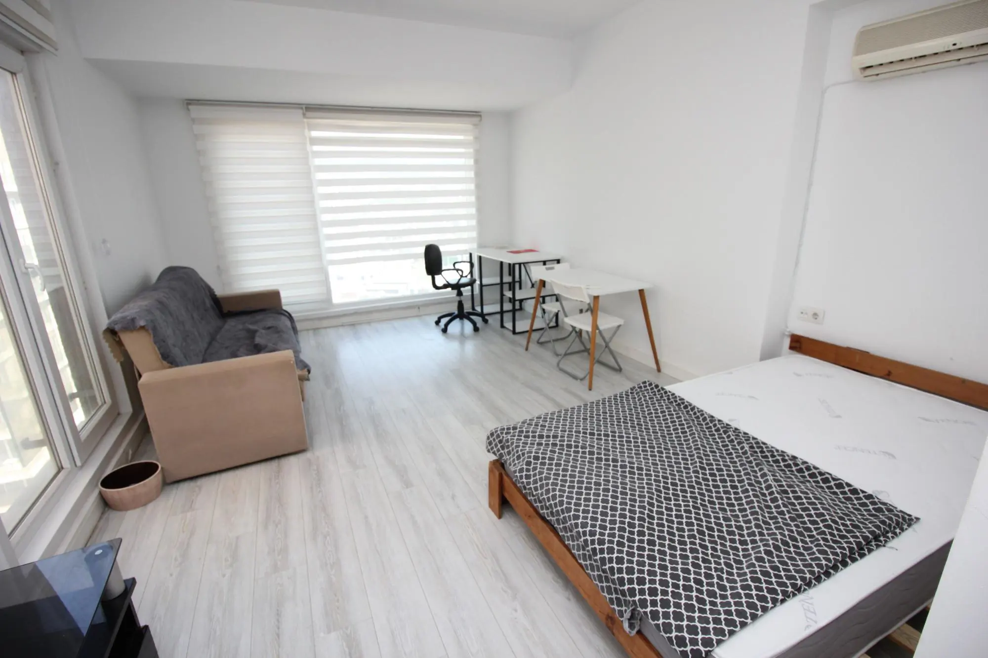 DAP İZMIR KULE’DE ÇIFT CEPHE ŞEHIR MANZARALI EŞYALI 1+0 LÜKS KIRALIK DAIRE