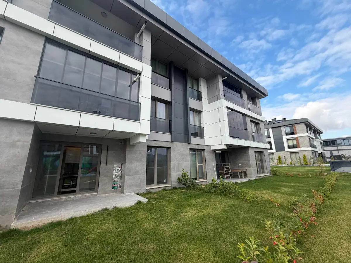 ÖNERLER'DE BAHÇE KULLANIMLI  SATILIK 2+1 DAİRE 