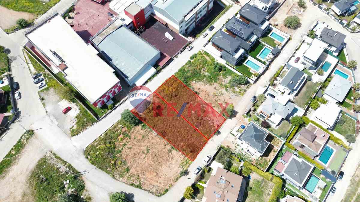 GÜZELBAHÇE'DE 1050M2 MÜSTAKIL VILLA İMARLI SATILIK ARSA