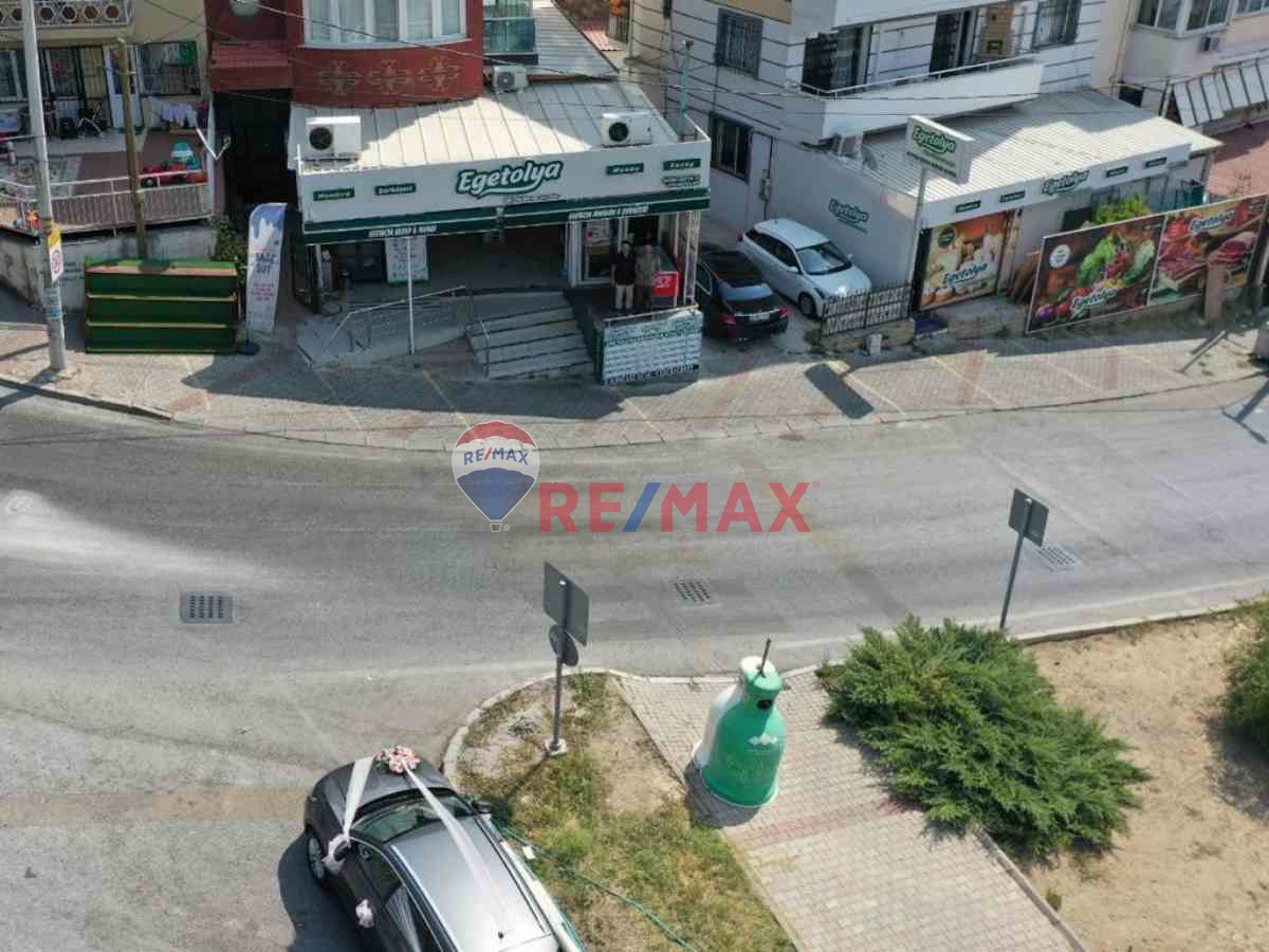 BORNOVA ATATÜRK MAH. KİRALIK 200 M2 DÜKKAN