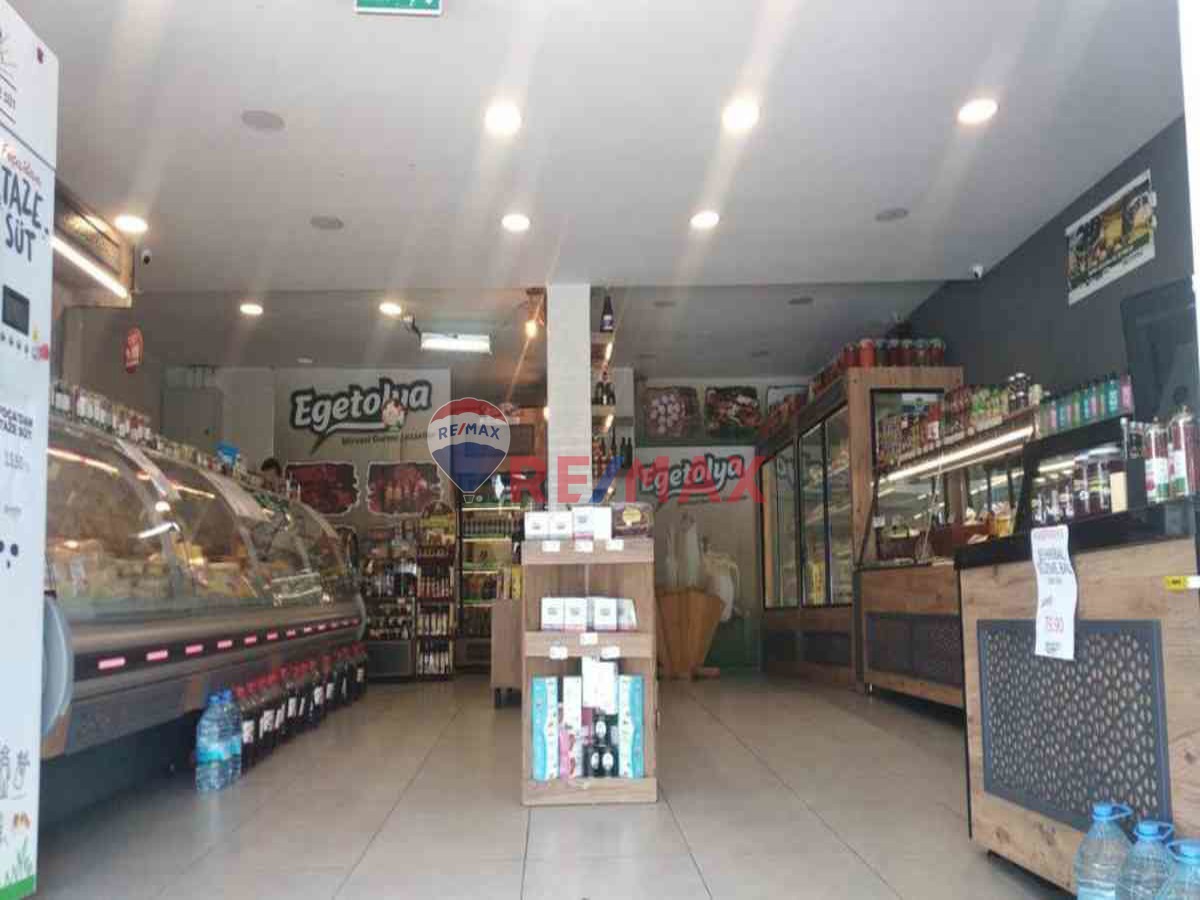 BORNOVA ATATÜRK MAH. KİRALIK 200 M2 DÜKKAN