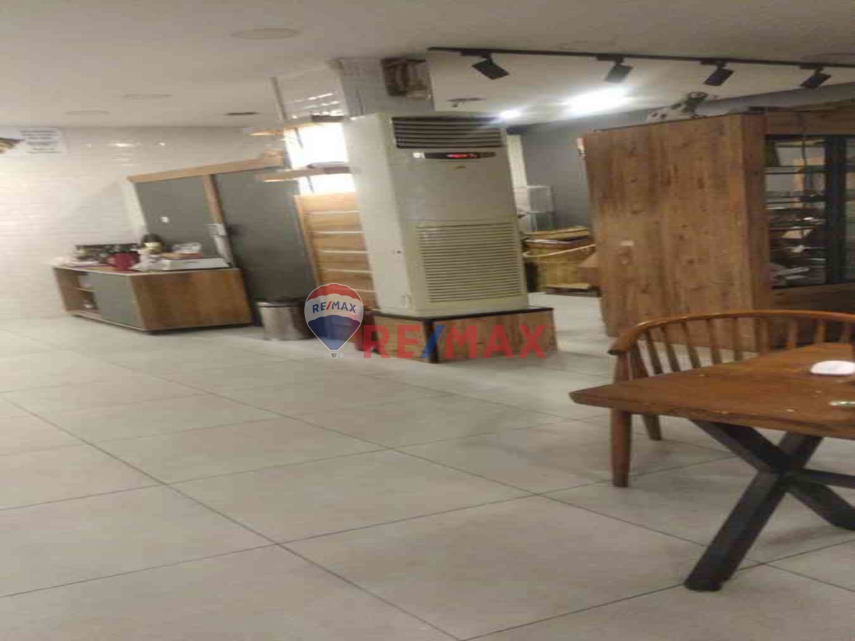 BORNOVA ATATÜRK MAH. KİRALIK 200 M2 DÜKKAN