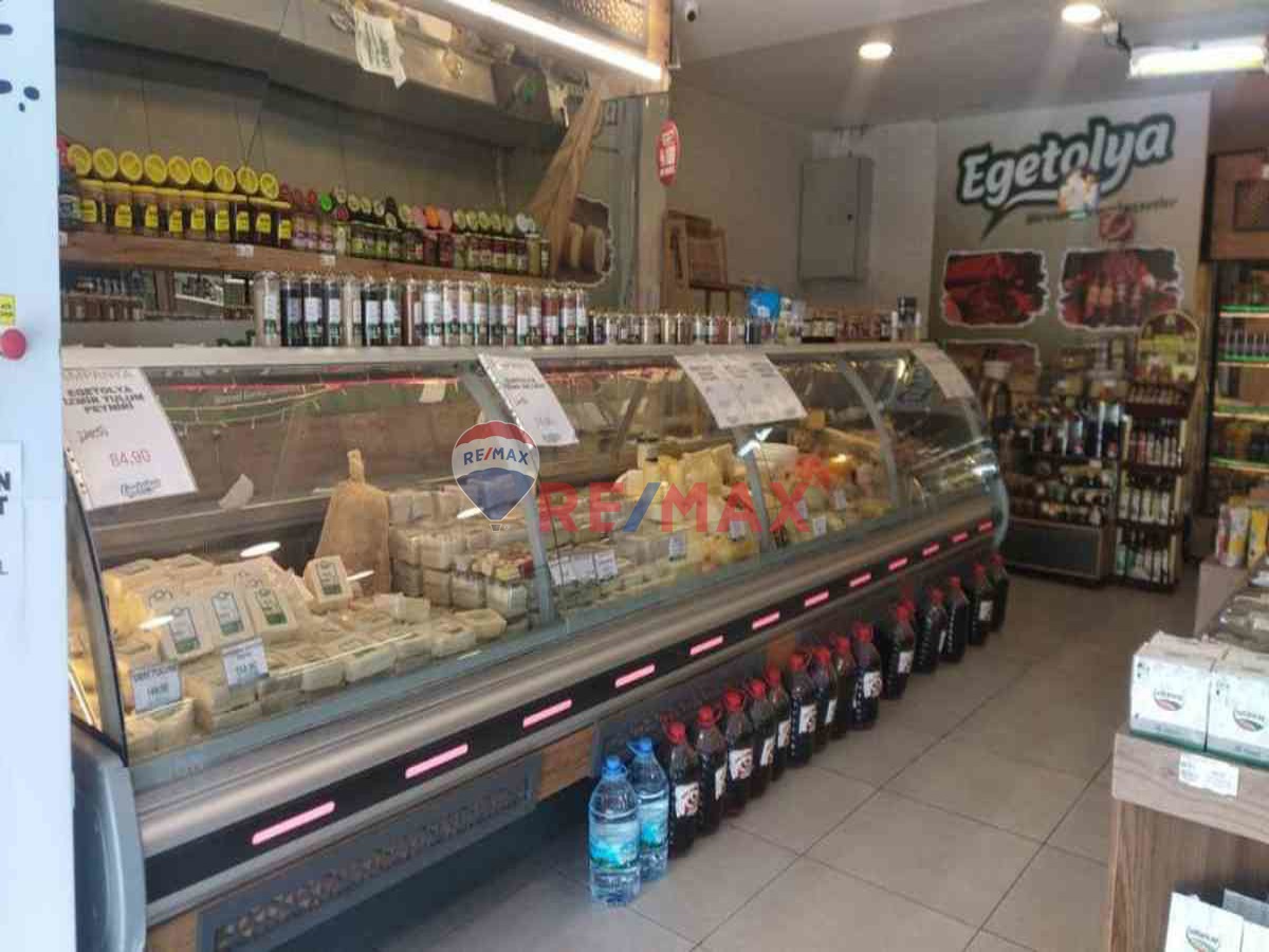 BORNOVA ATATÜRK MAH. KİRALIK 200 M2 DÜKKAN