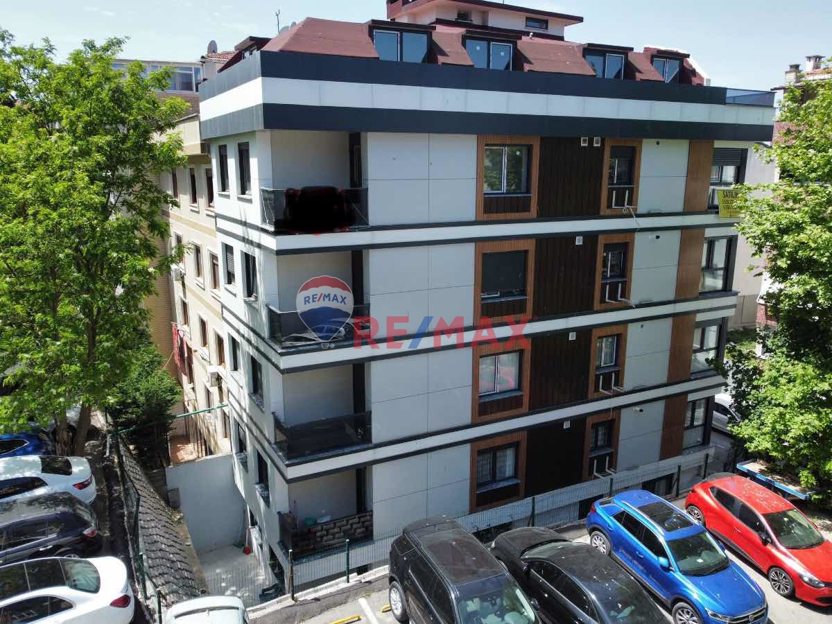 ÜSKÜDAR BAĞLARBAŞI'NDA BAHÇE TERASLI SATILIK 3+1 YENİ BİNADA