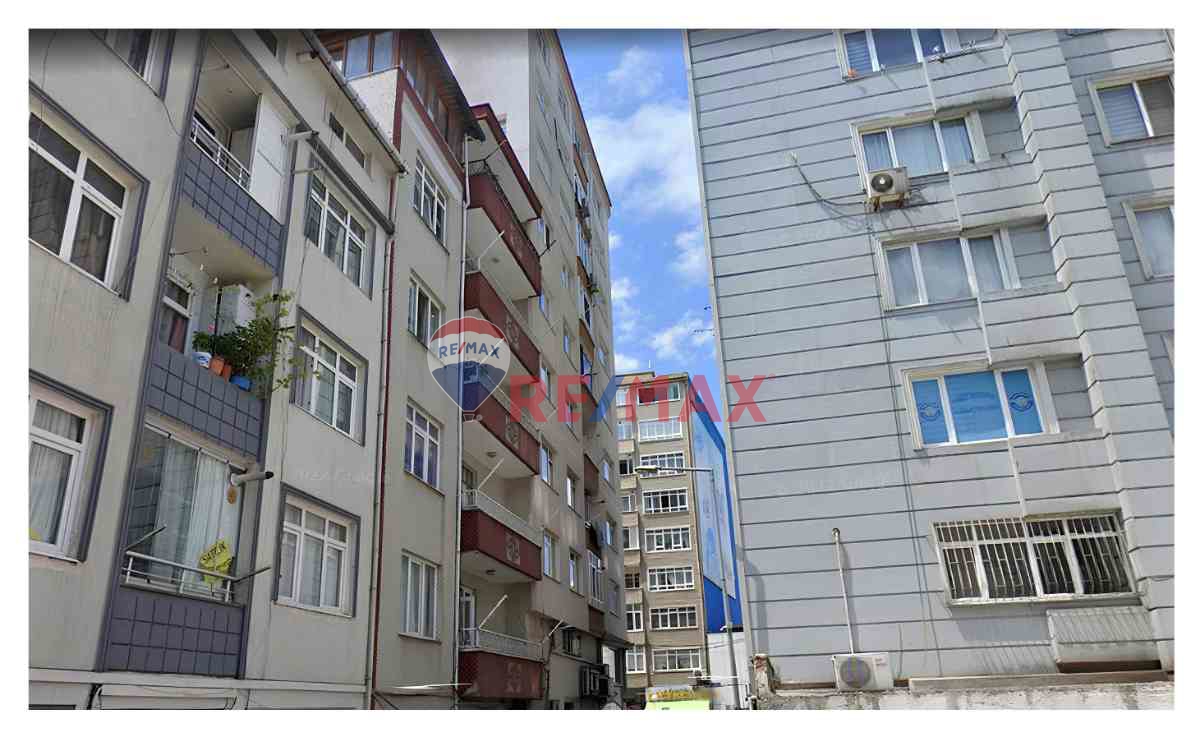 KOMPLE SATILIK BİNA VE ARSASI