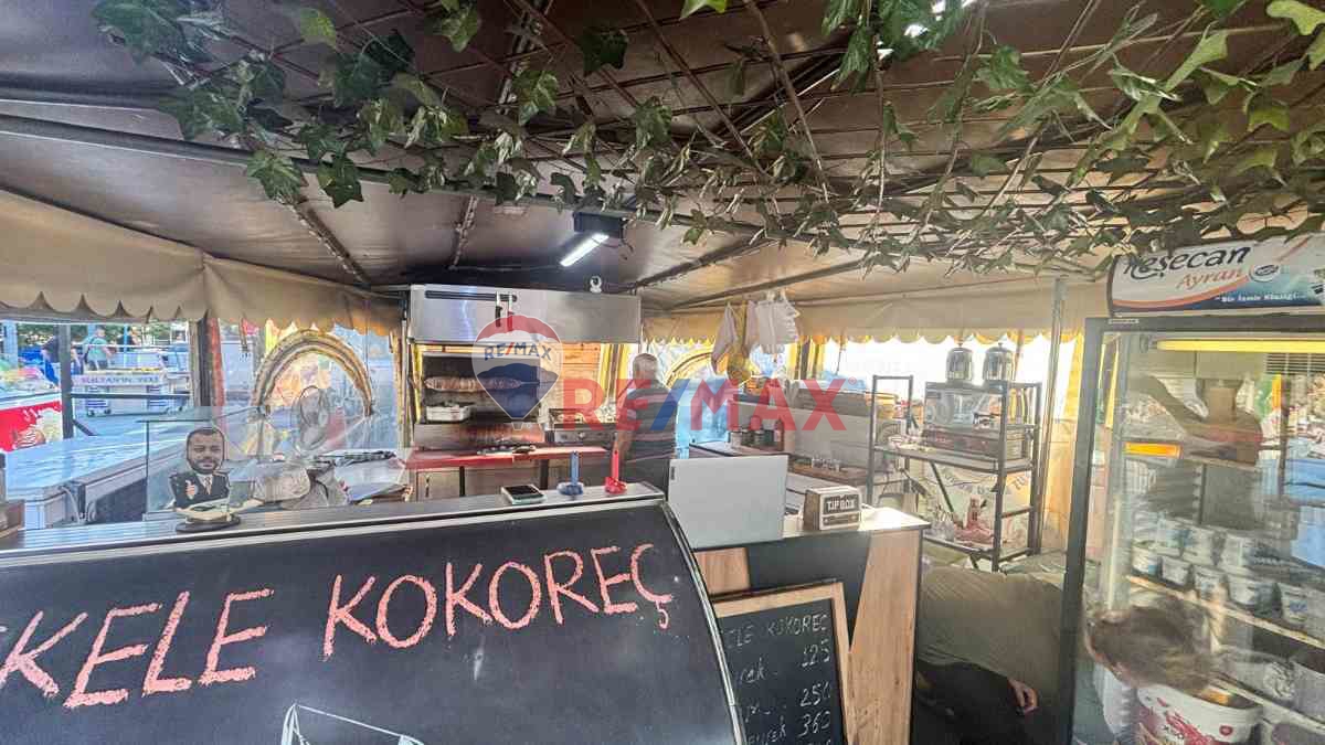 ALIAĞA SAHILDE DEVREN KIRALIK KOKOREÇÇI