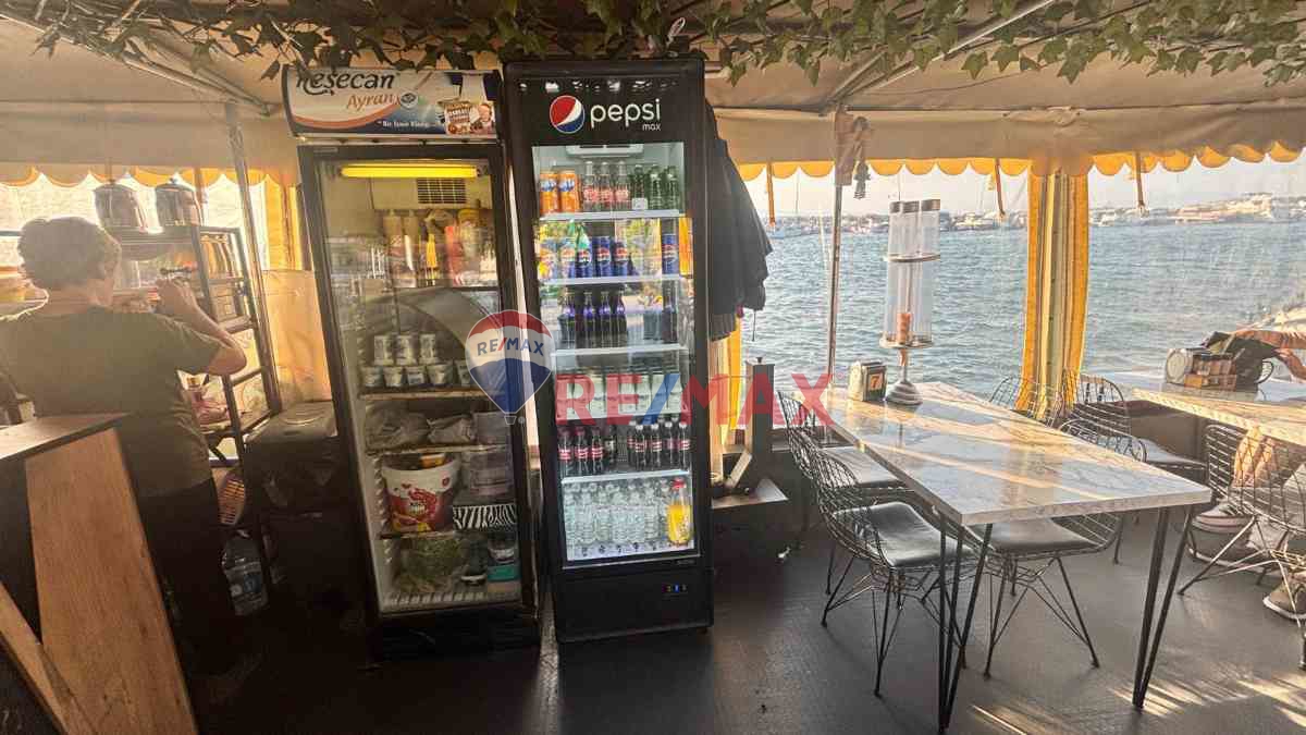 ALIAĞA SAHILDE DEVREN KIRALIK KOKOREÇÇI