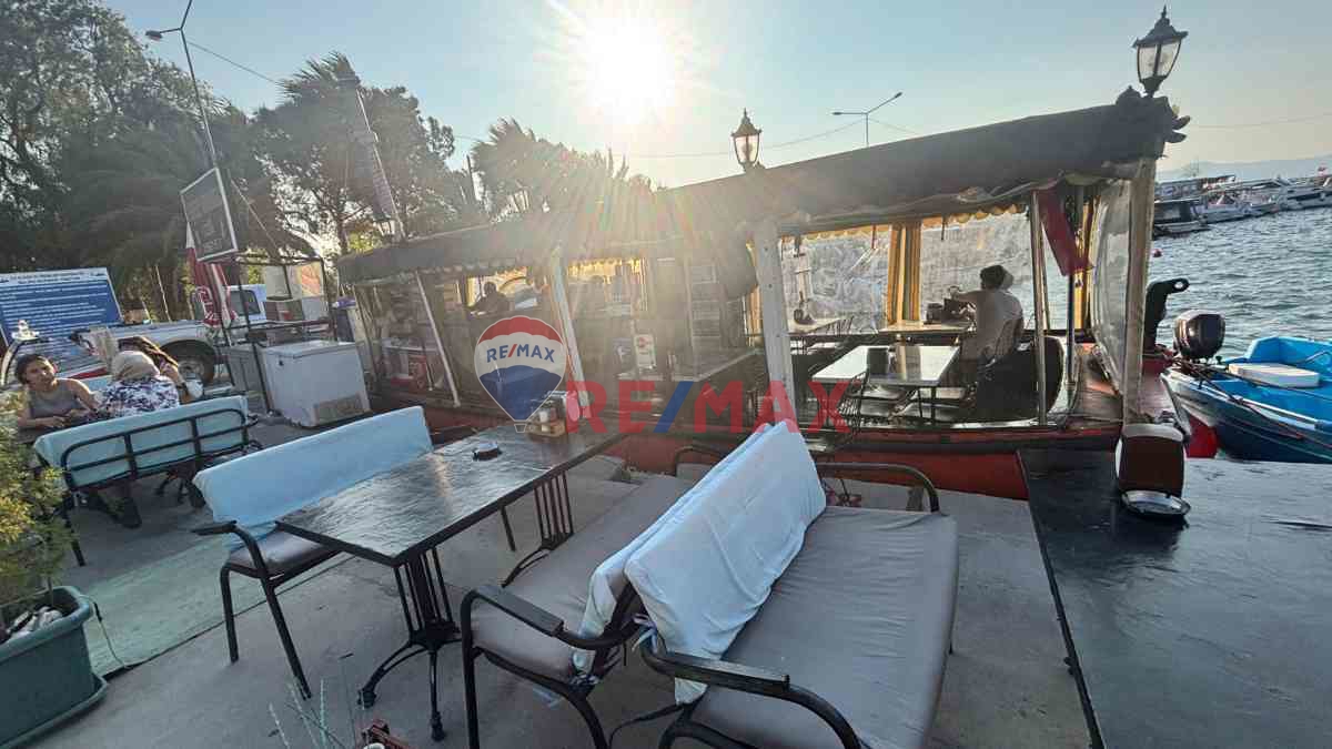 ALIAĞA SAHILDE DEVREN KIRALIK KOKOREÇÇI