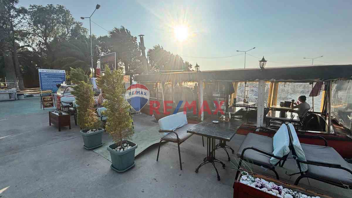 ALIAĞA SAHILDE DEVREN KIRALIK KOKOREÇÇI