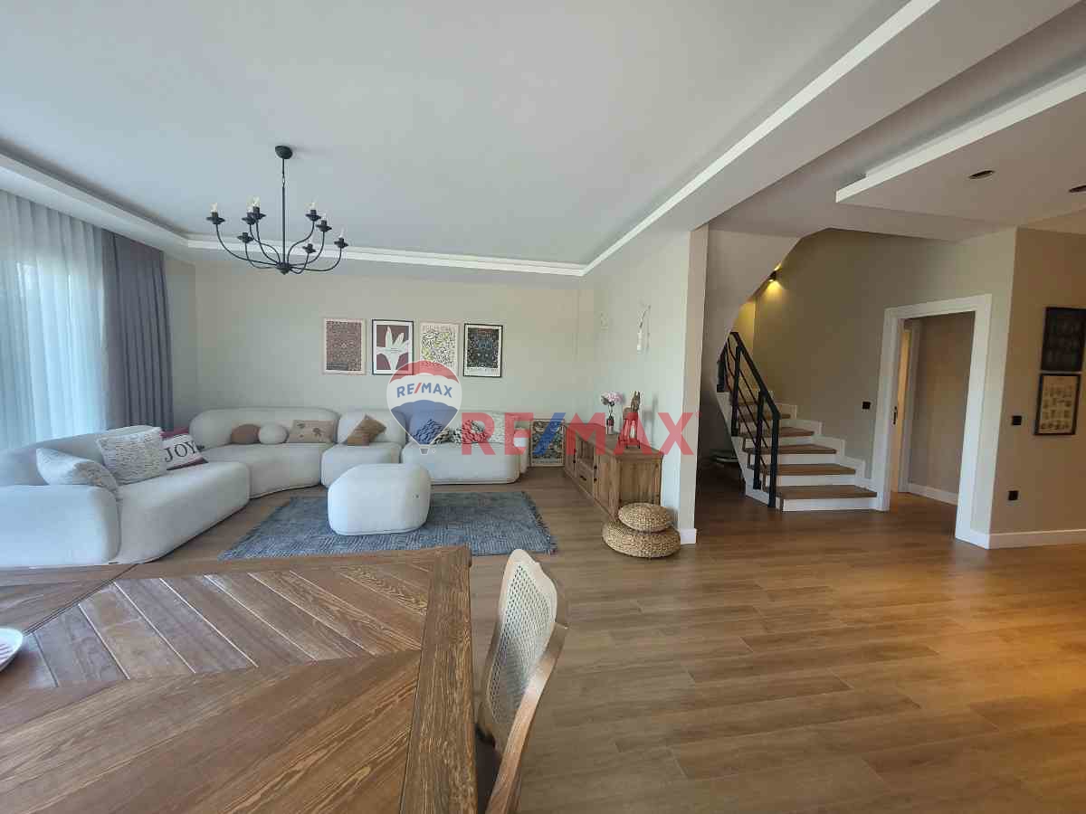 ZEKERİYAKÖYDE ÖZEL HAVUZLU, MODERN, AKILLI SATILIK YENİ VİLLALAR