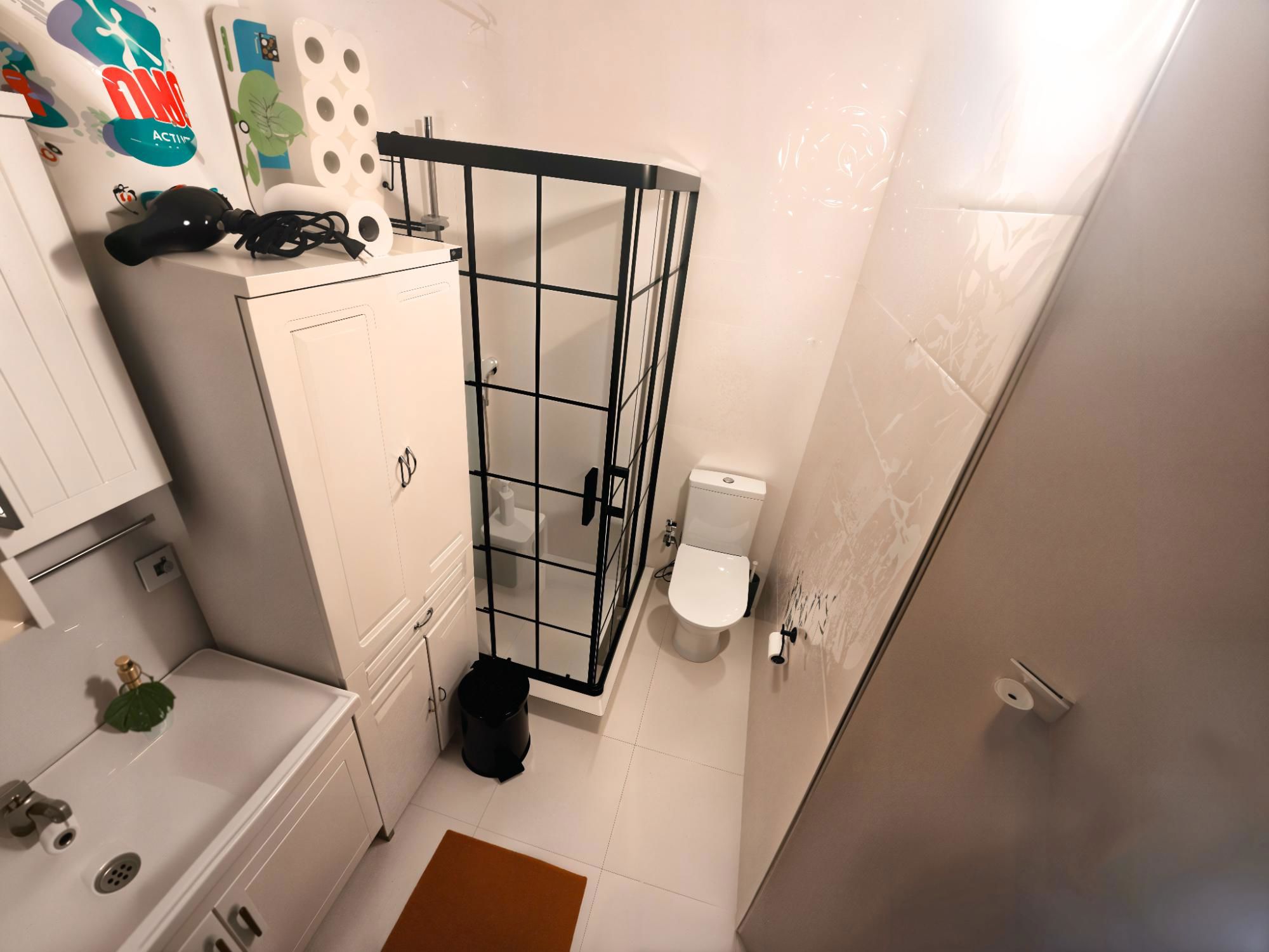 BÜYÜKADA'NIN MERKEZİNDE VE EN SAKİN SOKAĞINDA İÇİ YENİLENMİŞ 2+1