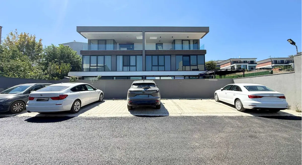 REMAX BEYAZ GÜMÜŞTEPE’DE SİTE İÇİ MÜSTAKİL HAVUZLU SIFIR TRİPLEKS VİLLA