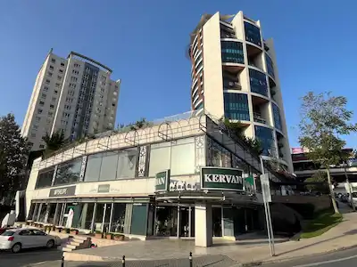 BATI ATAŞEHIR'IN KALBINDE 3.080 M2 KIRALIK MAĞAZA/SHOWROOM