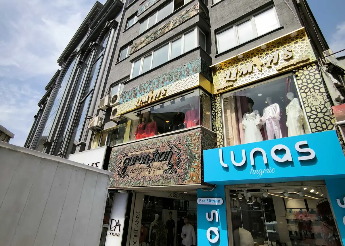 GÜRÜN HAN' DA YATIRIM FIRSATI SUNAN SATILIK BOŞ DÜKKAN