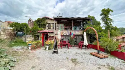 AYVACIK YEŞILYURT KÖYÜ’NDE SATILIK TAŞ KONAK