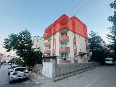 REMAX YENİ GAYRİMENKU'DEN KİRALIK GENİŞ 3+1