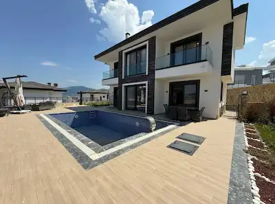 GENIŞ BAHÇELI, ÖZEL HAVUZLU 4+1 PREMIUM VILLA !!!
